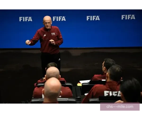 国际足联多哈举办裁判研讨会聚焦禁区拉拽判罚培训