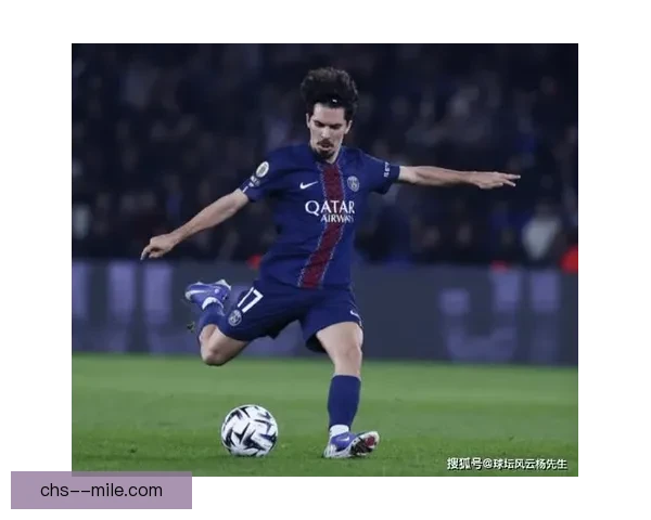 巴黎圣日耳曼主帅恩里克对裁判判罚尺度提出强烈抗议并表示不满